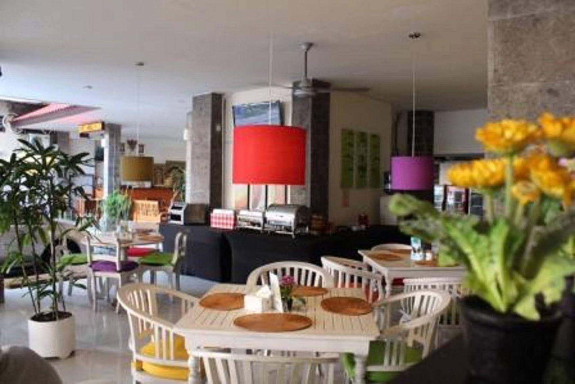 Hotel Karthi Kuta Kuta Lombok Exterior foto